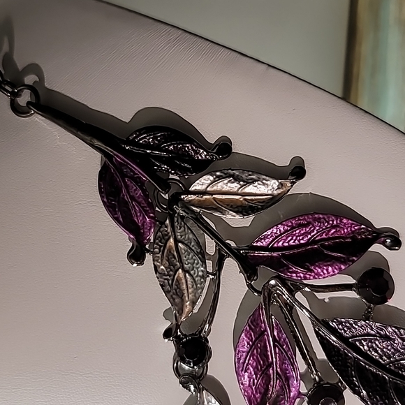 Leaf Statement Necklace - Picture 3 of 5